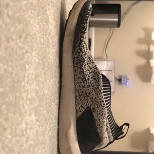 Running shoes no laces